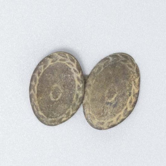 Oval Leaf Sleeve Button